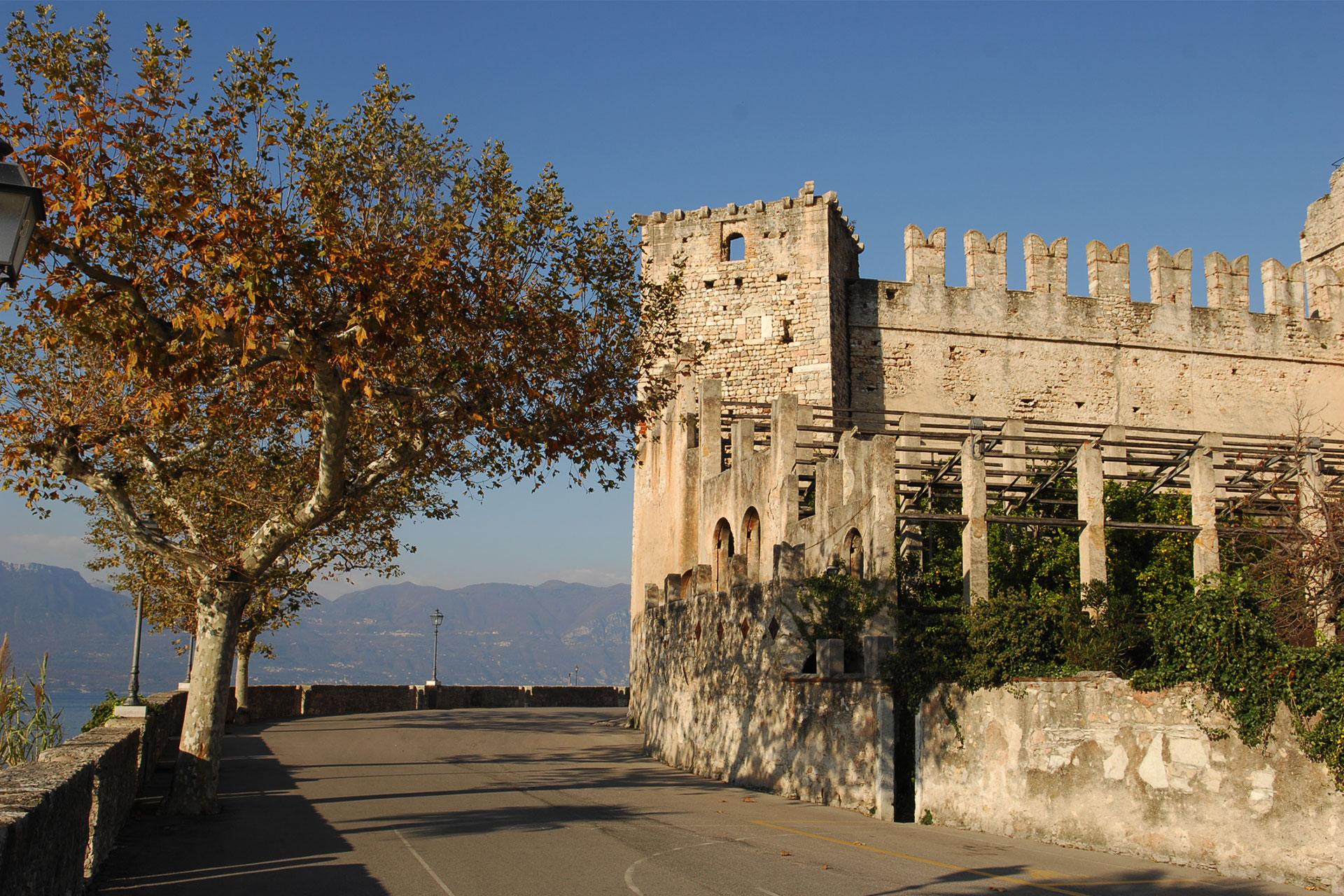 Castello_TorriBenaco.jpg