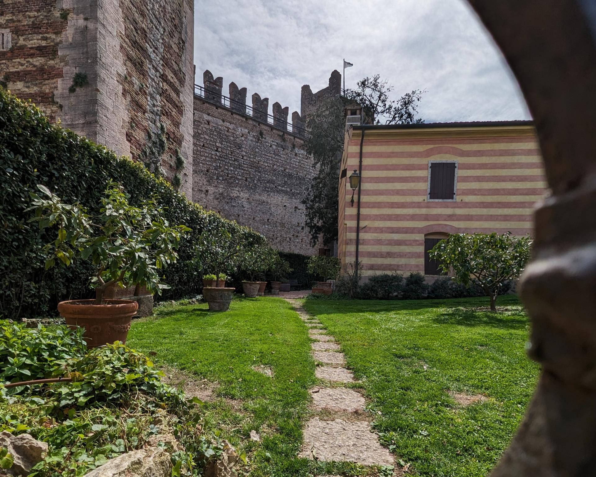 foto_castello_torri_0002plus.jpg