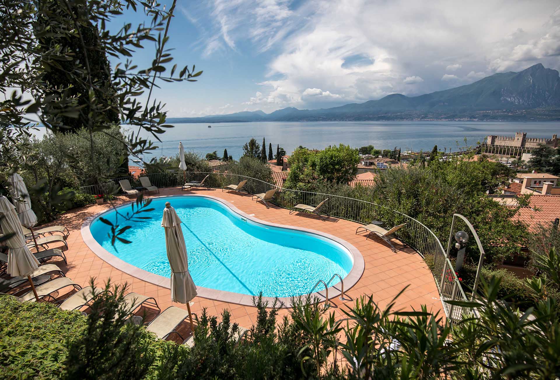 Splash! Private pool on Lake Garda
