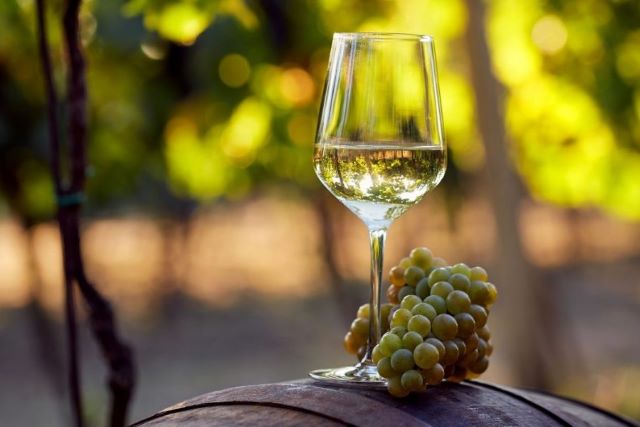 Lugana_vino.jpg Lugana_vino.jpg