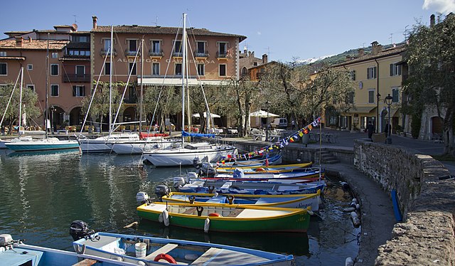 Porto_Torri_del_Benaco.jpg
