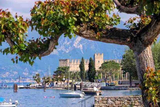 Torri_del_benaco.jpg